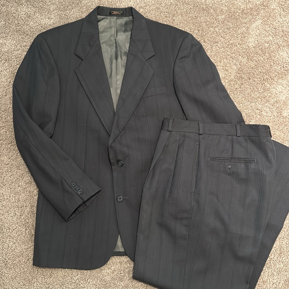 Suit - Picture 2 of 5